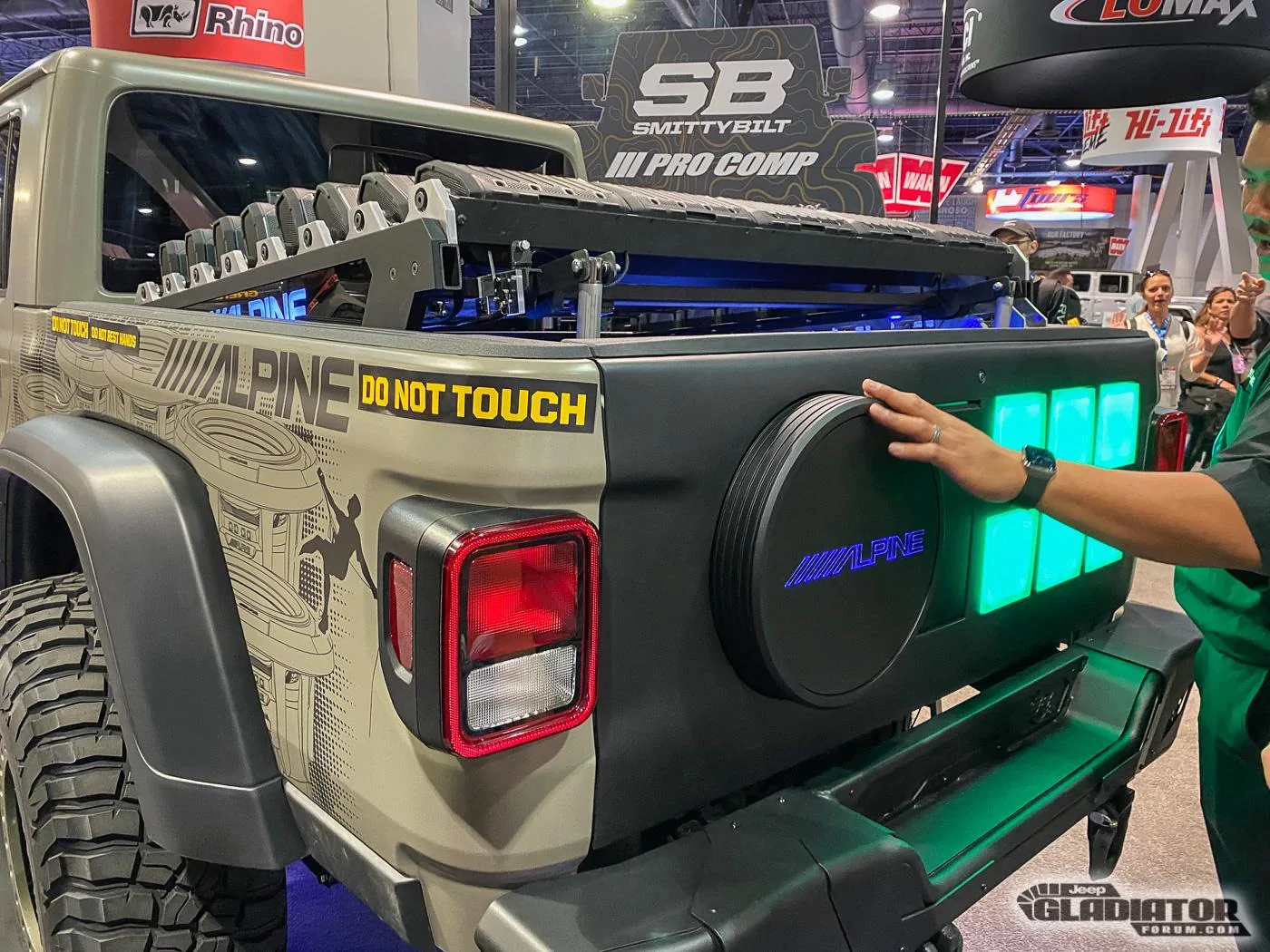 Jeep Gladiator Smittybilt / Alpine Equalizer Gladiator Build [SEMA 2019] Smittybilt-Equalizer-Gladiator-Build-SEMA-2019-19