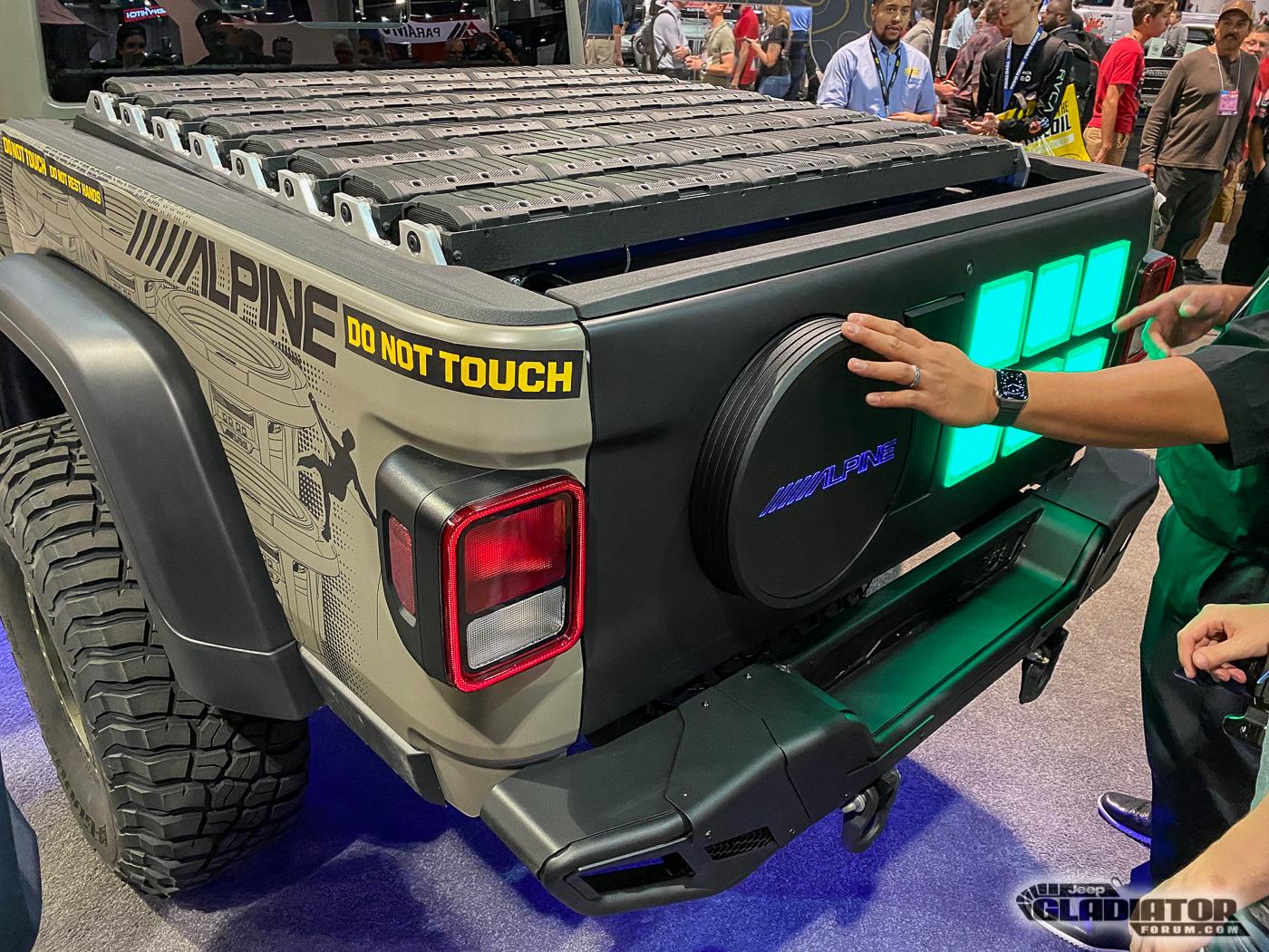 Jeep Gladiator Smittybilt / Alpine Equalizer Gladiator Build [SEMA 2019] Smittybilt-Equalizer-Gladiator-Build-SEMA-2019-20