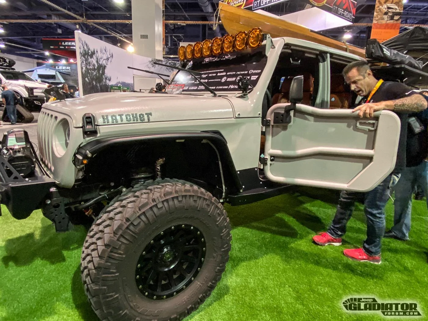 Jeep Gladiator Rhino Linings / ROAMR Hatchet Gladiator Build and FSR Trailer [SEMA 2019] Rhino-Linings-ROAMR-Hatchet-Gladiator-Build-FSR-Trailer-SEMA-2019-14