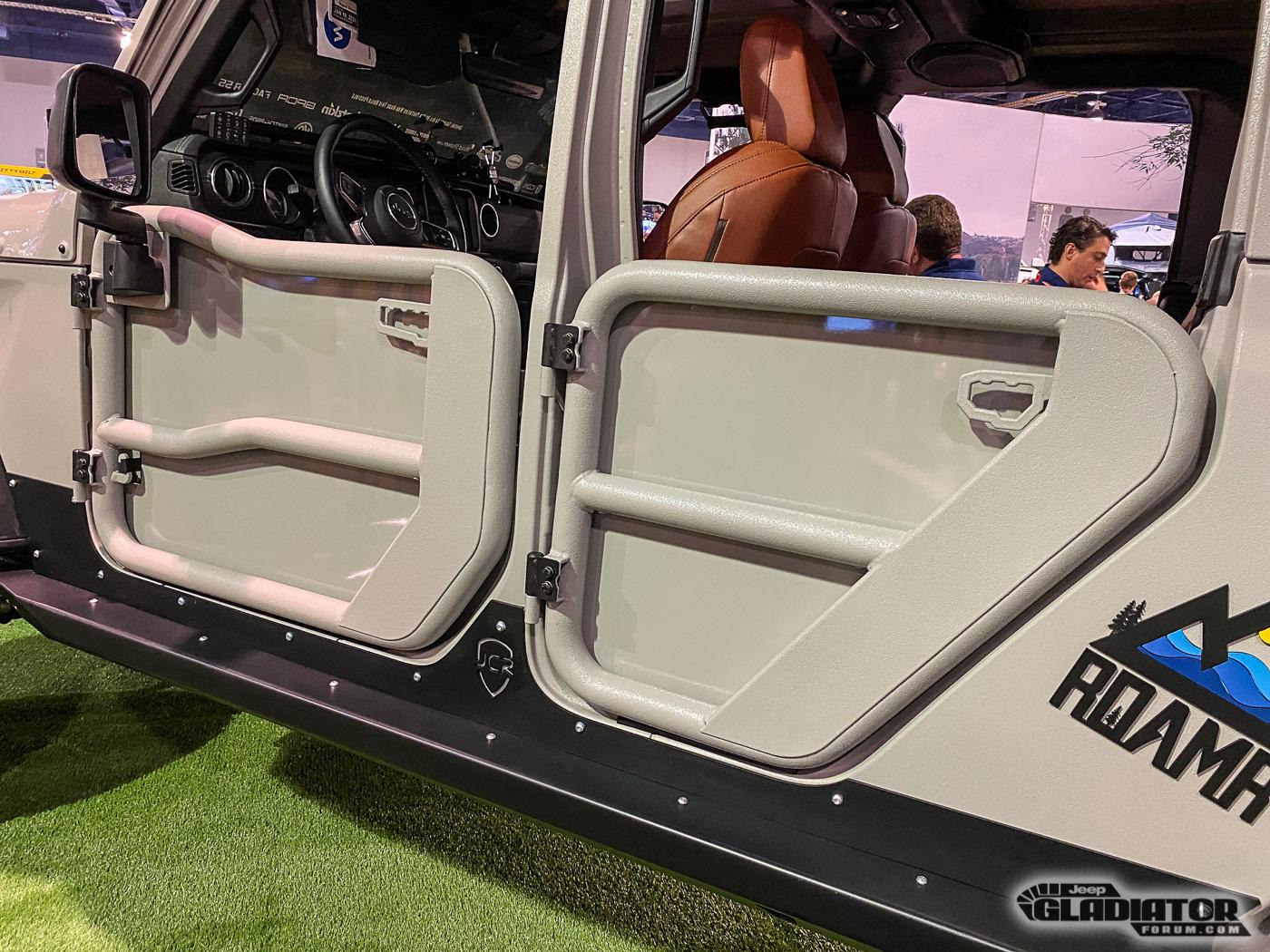 Jeep Gladiator Rhino Linings / ROAMR Hatchet Gladiator Build and FSR Trailer [SEMA 2019] Rhino-Linings-ROAMR-Hatchet-Gladiator-Build-FSR-Trailer-SEMA-2019-15