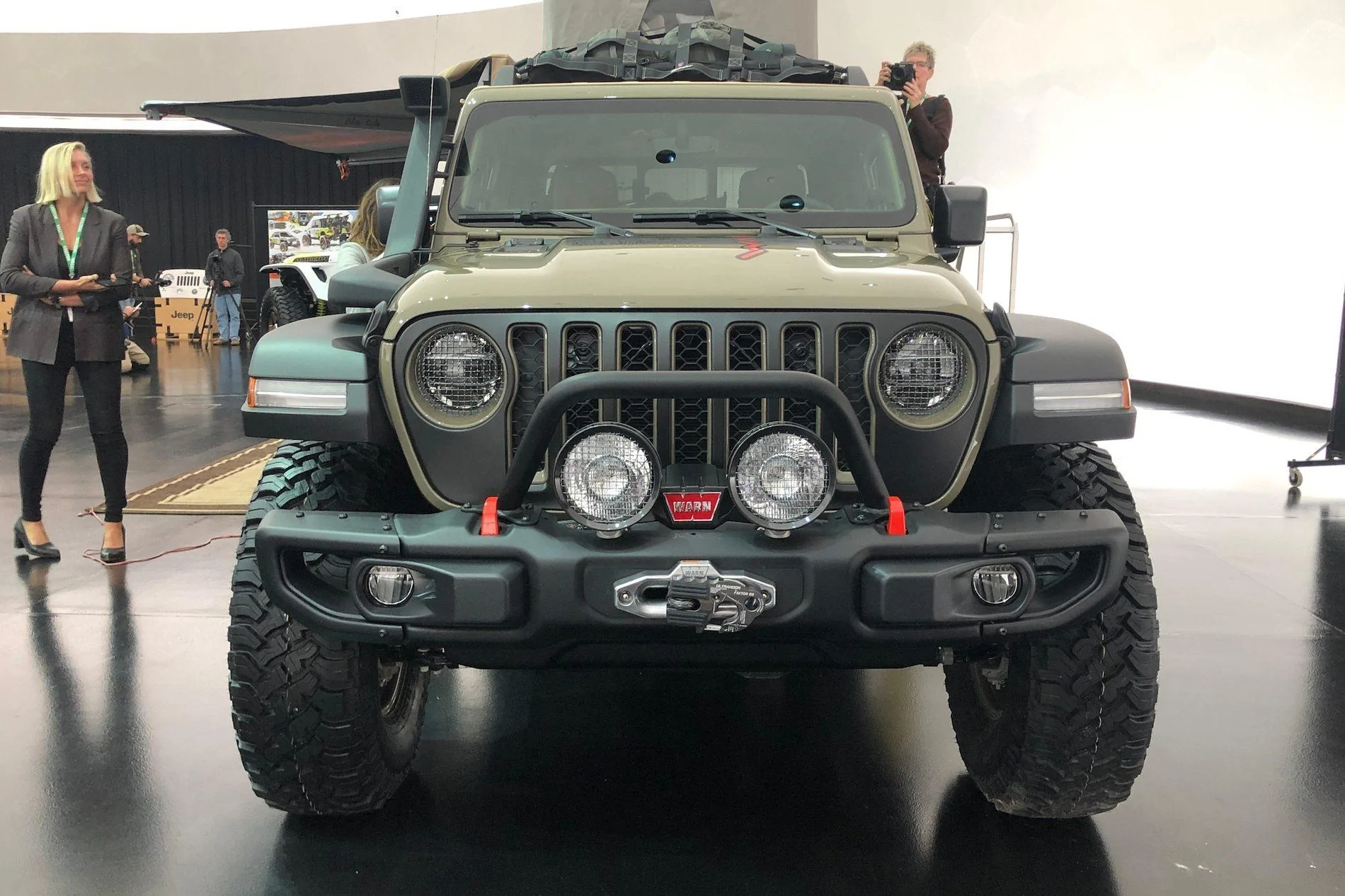 Jeep Gladiator WARN Code Red XL Gladiator Build [SEMA 2019] Jeep-Gladiator-Wayout-Concept-13