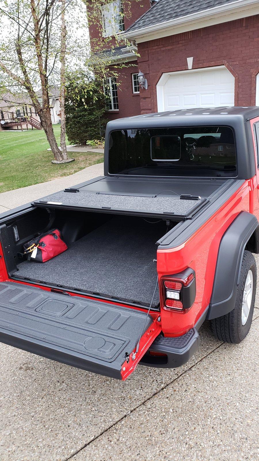 Jeep Gladiator Mopar vs Rough Country Hard Tri-fold Tonneau 20191025_082704