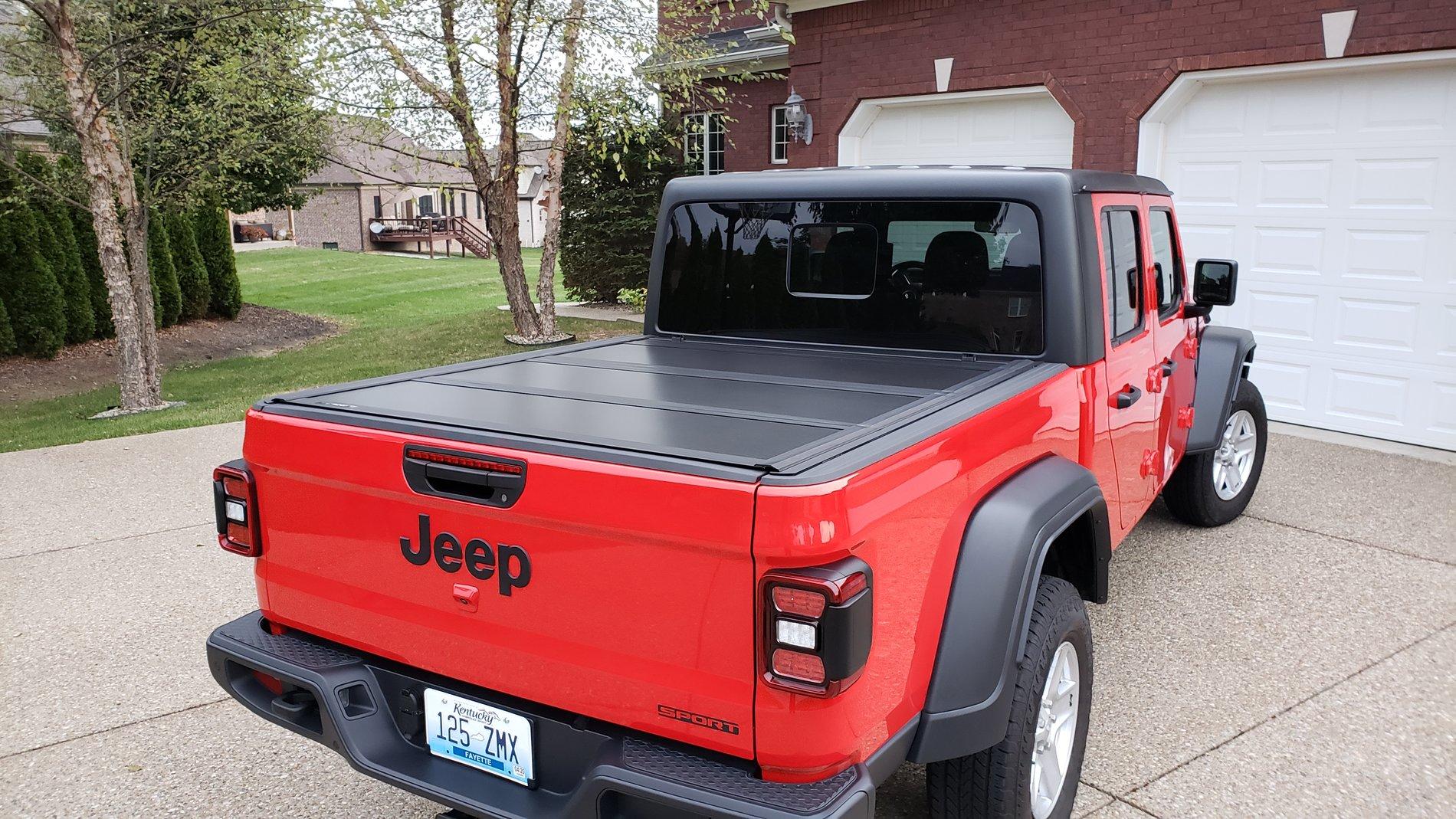 Jeep Gladiator Mopar vs Rough Country Hard Tri-fold Tonneau 20191025_082505