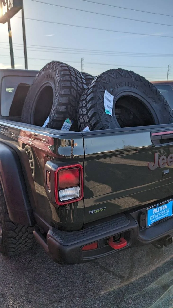 Jeep Gladiator 1 Ton and 40"s JTRD PXL_20240106_223912902