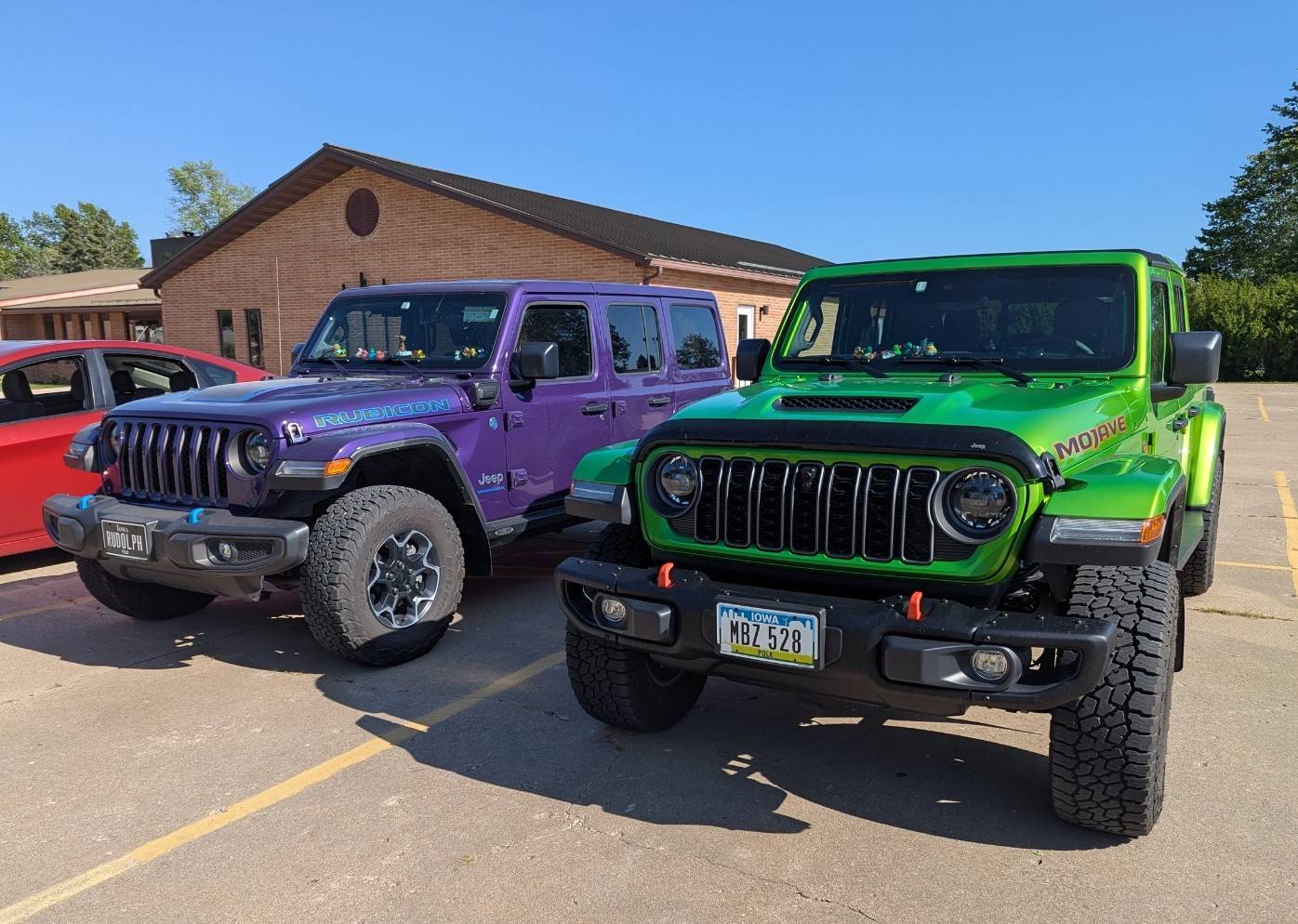 Jeep Gladiator Jeeps Parking Next To Jeeps PXL_20250621_222034980