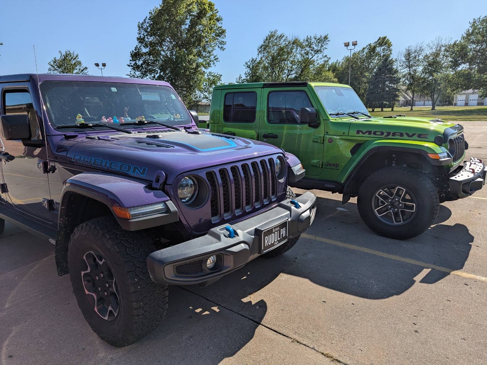 Jeep Gladiator Jeeps Parking Next To Jeeps PXL_20250621_222157478