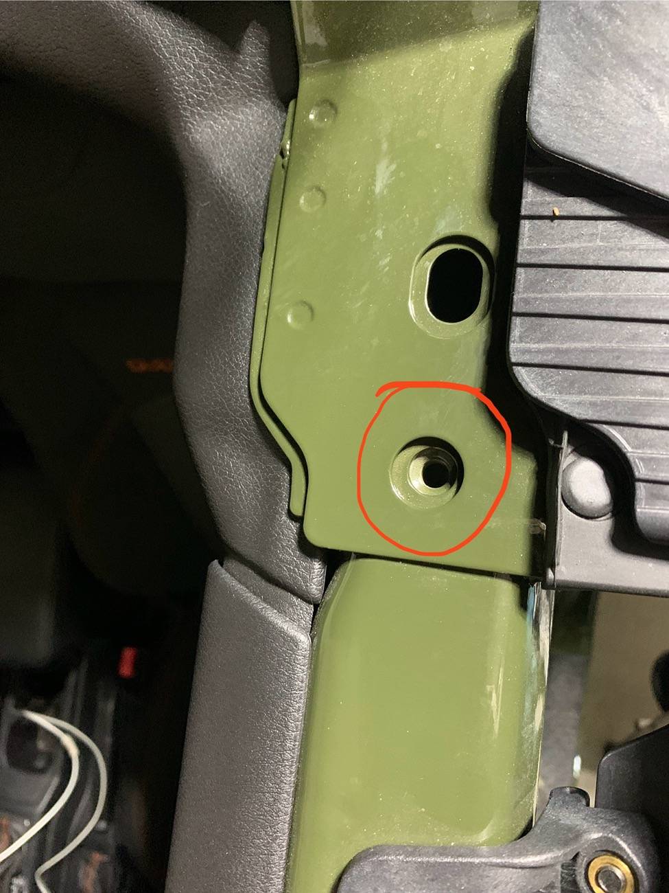 Jeep Gladiator Low profile overhead cross bar under soft -roof front IMG_2909