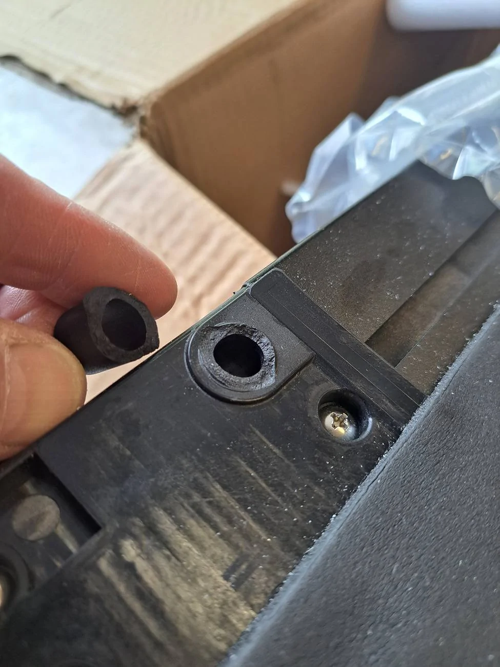 Jeep Gladiator Selling Brand New (slightly damaged) Bestwyll Retractable Tonneau Cover broken piec