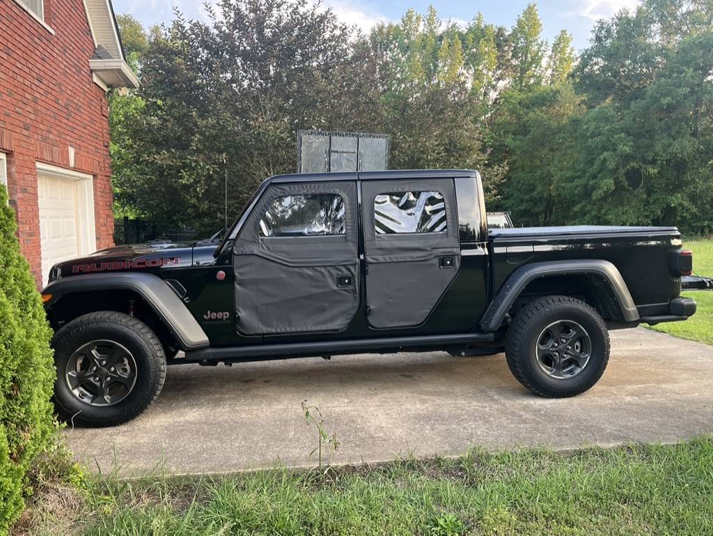 Jeep Gladiator My Two Jeeps. Let's See Yours 93B53904-C0FF-49C7-BB2F-2247178D38EC_1_105_c