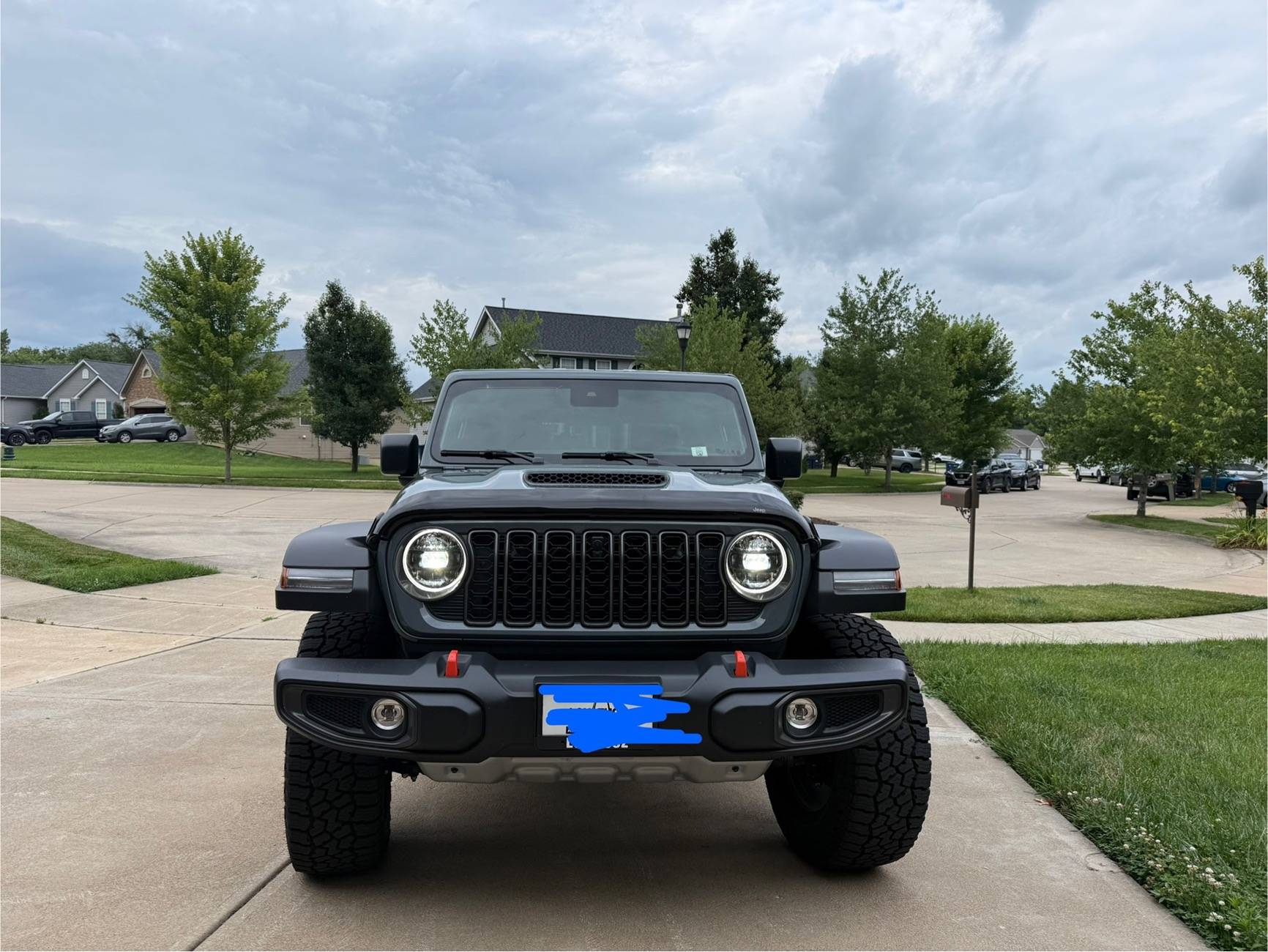 Jeep Gladiator Bolt-on Hood Deflectors not for Mojave Gladiator—WHY? IMG_0525