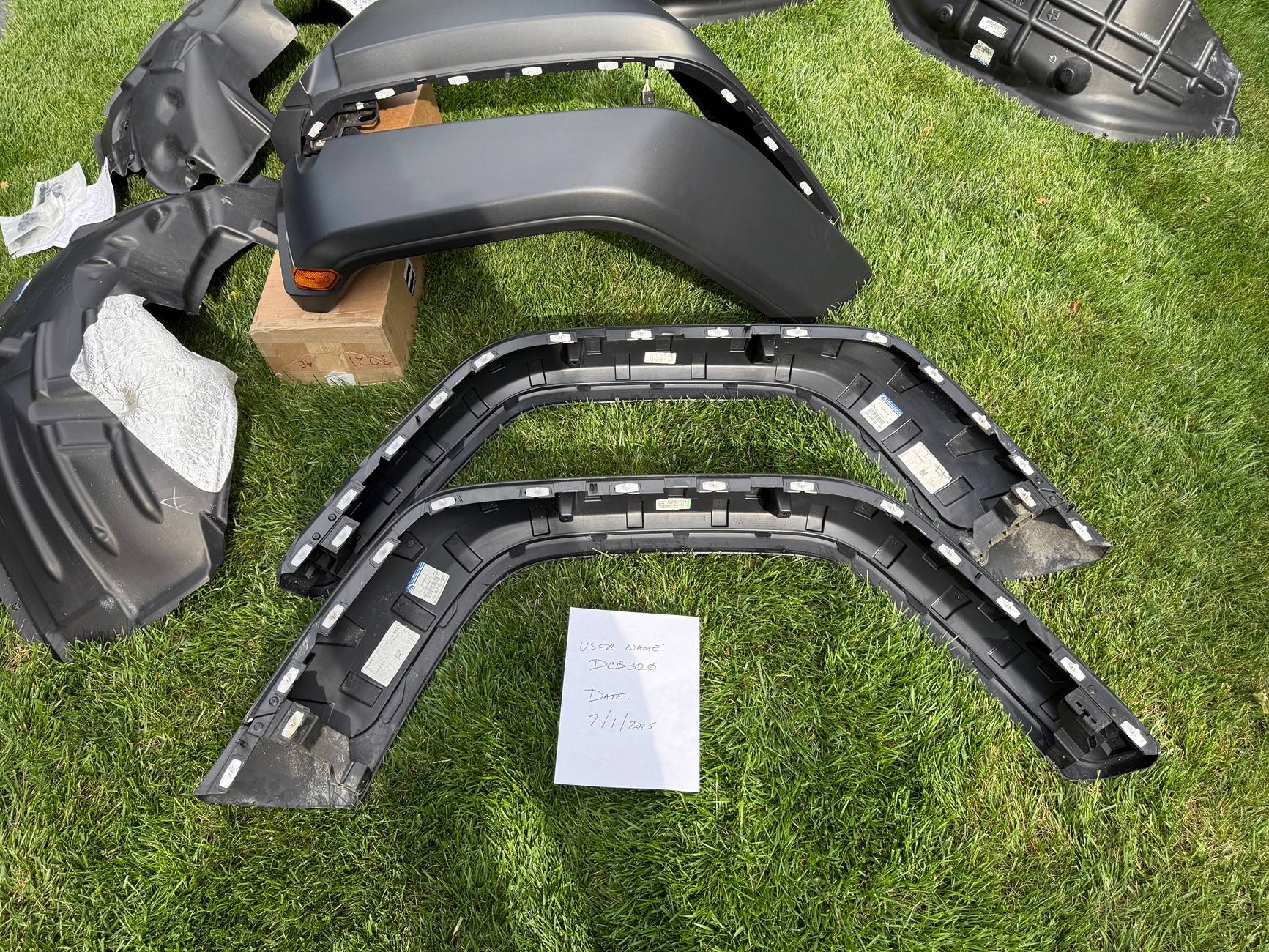 Jeep Gladiator (Pending) OEM Gladiator Rubicon Black Textured Fender Flares w/ Liners IMG_2427