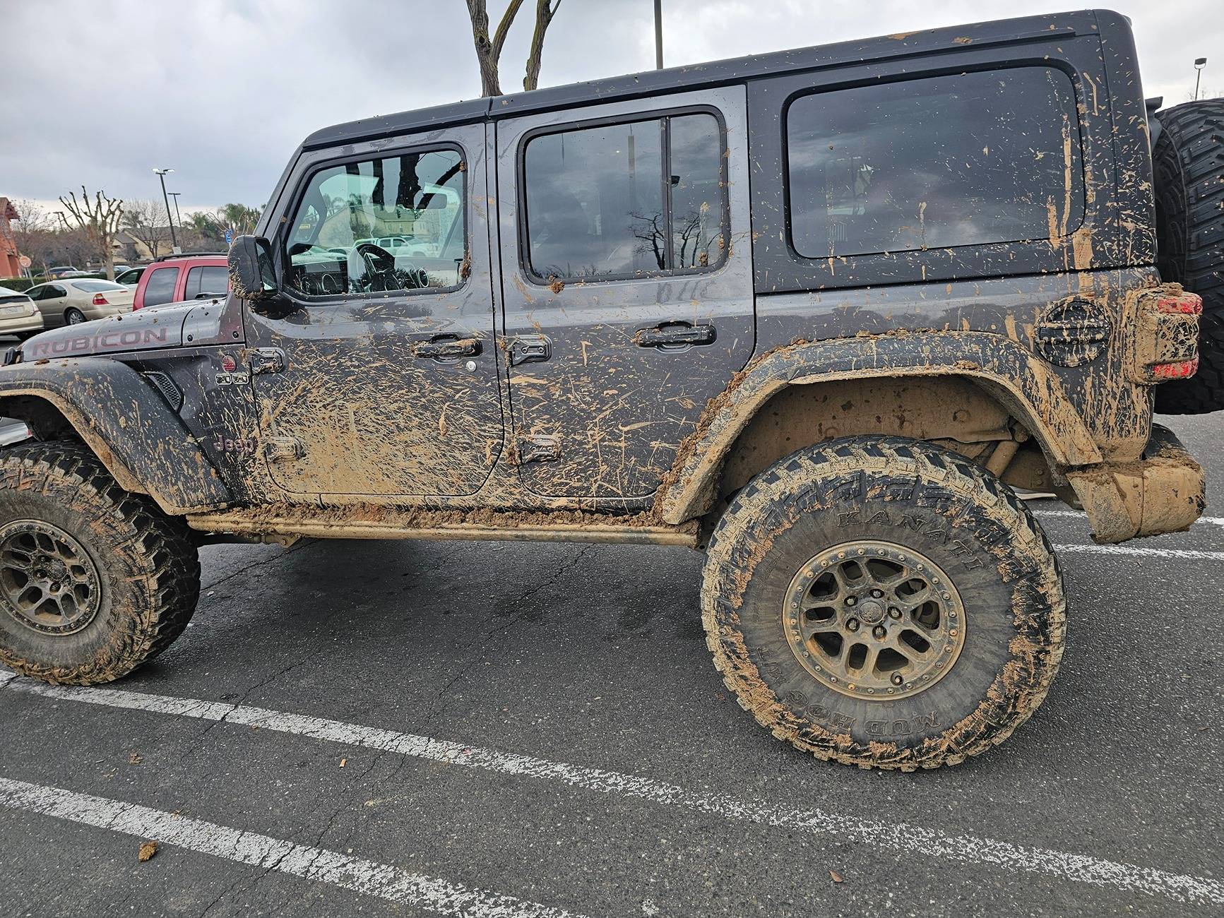 Jeep Gladiator Any 38x12.5’s that fit under the bed? 20231231_143113