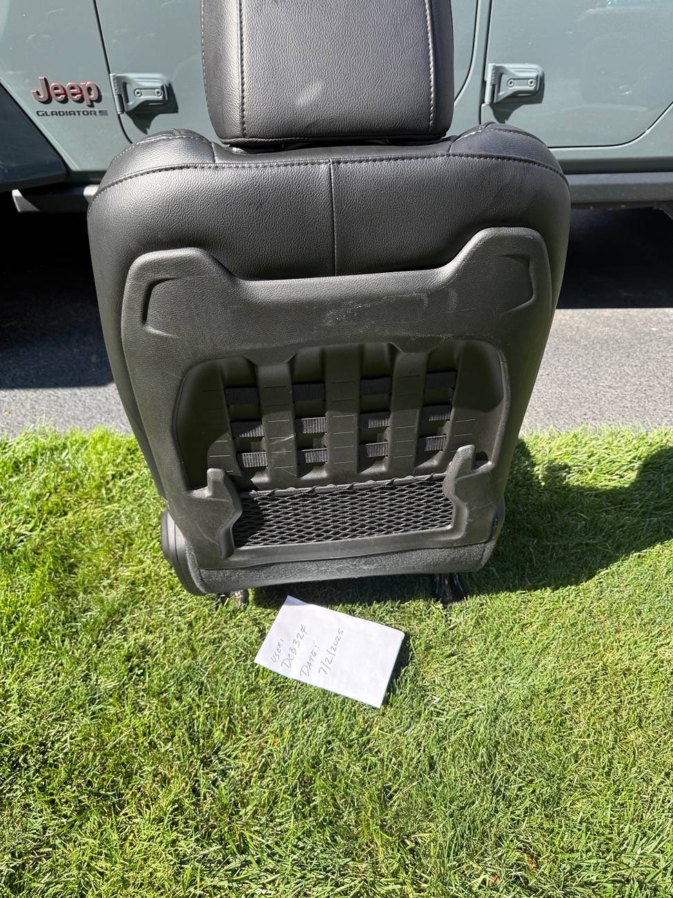 Jeep Gladiator Gladiator Rubicon leather seats, red stitch door panels, console etc IMG_2451