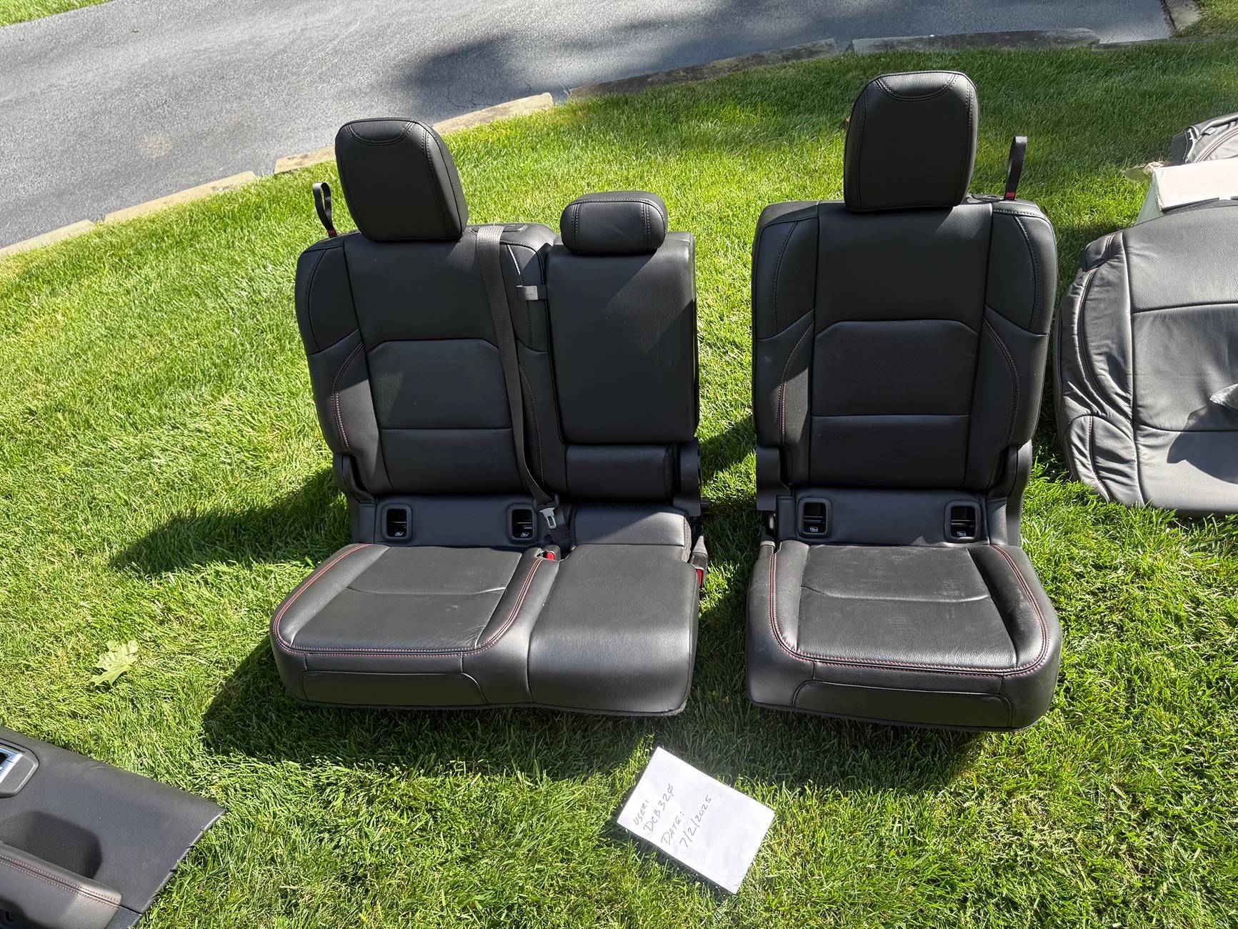 Jeep Gladiator Gladiator Rubicon leather seats, red stitch door panels, console etc IMG_2445