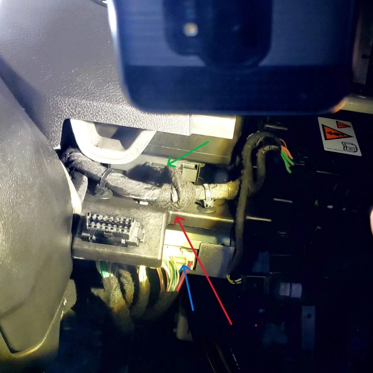 Jeep Gladiator Jscan 12+8 pin connector on 2025 Gladiator Mojave X 20241014_173450_03