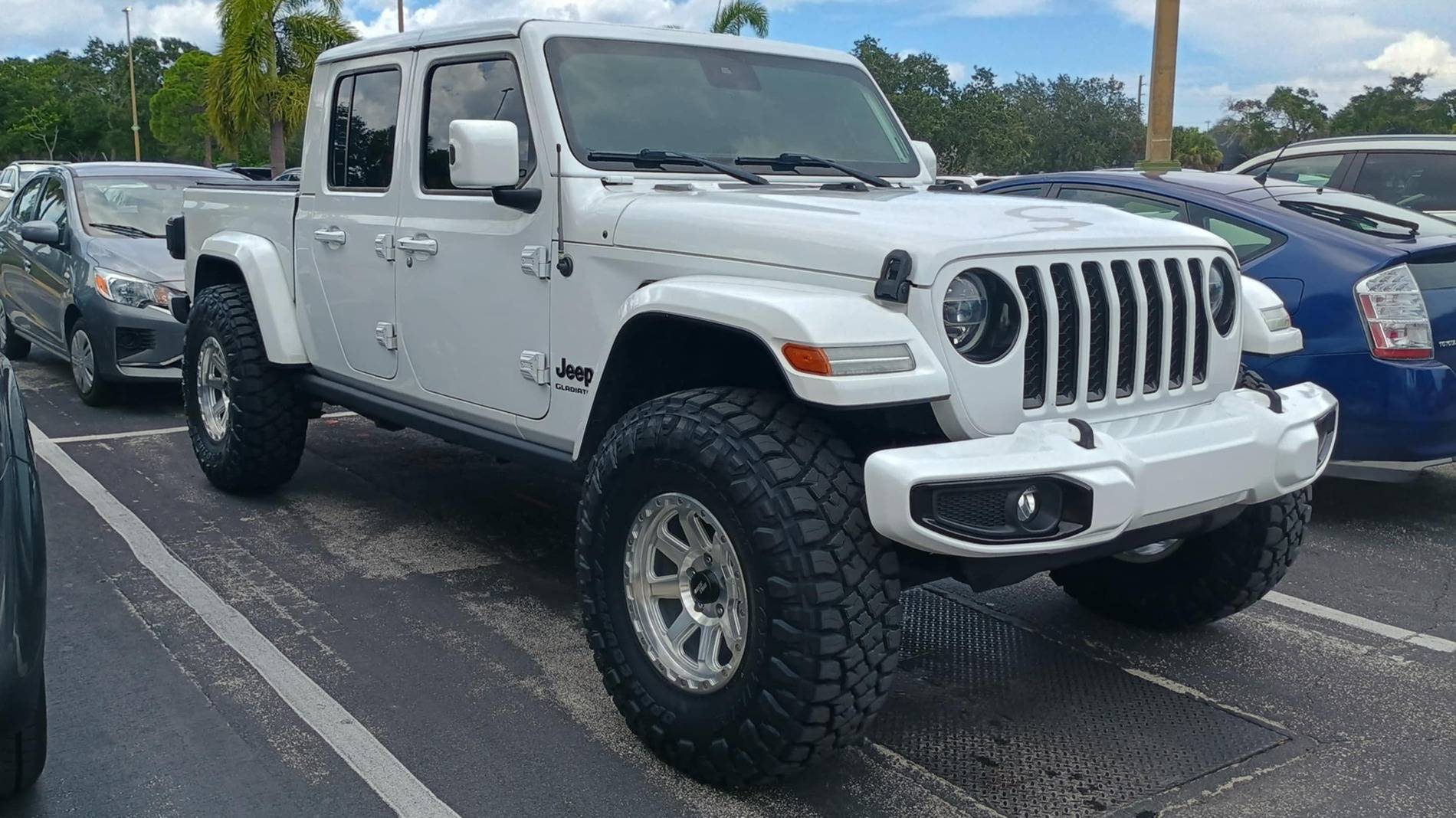 Jeep Gladiator BRIGHT WHITE Gladiator JT Club 30688ae3-5048-4b85-a1c6-0e72bbe76067
