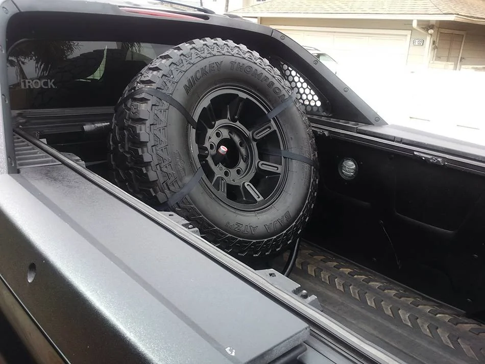 Jeep Gladiator In bed spare tire mount sparetire-3