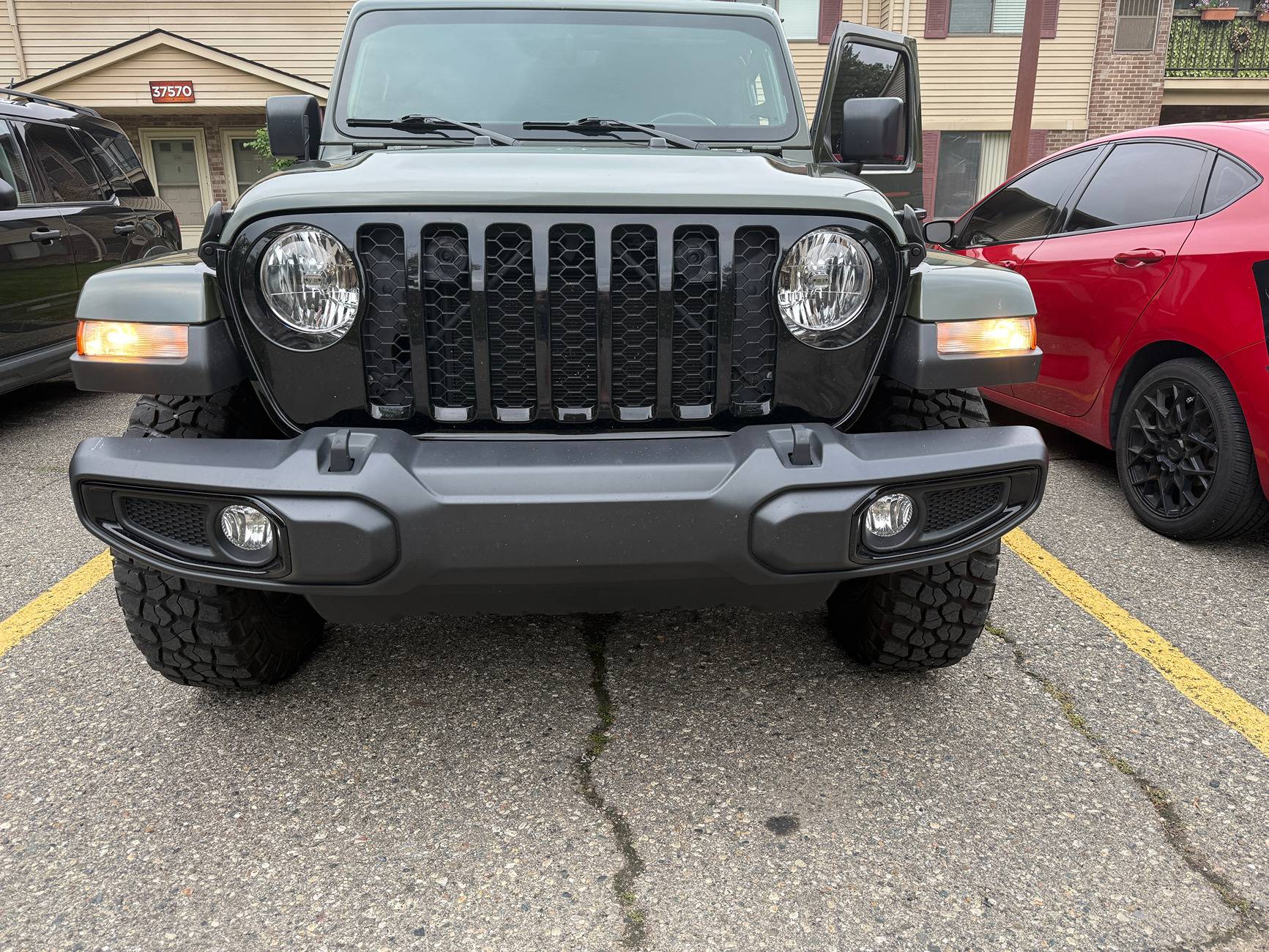 Jeep Gladiator Help me Understand why the light dont work. IMG_5228