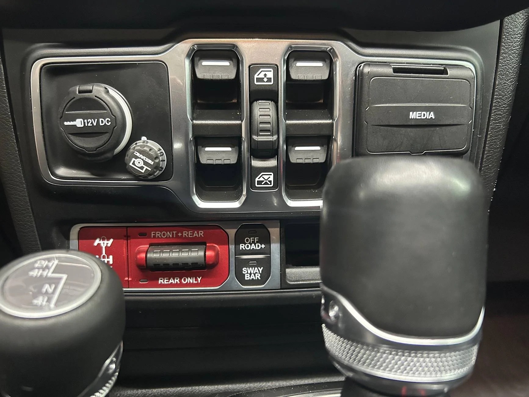 Jeep Gladiator Redarc Tow-Pro Liberty Trailer Brake Controller Knob Location Advice IMG_1016