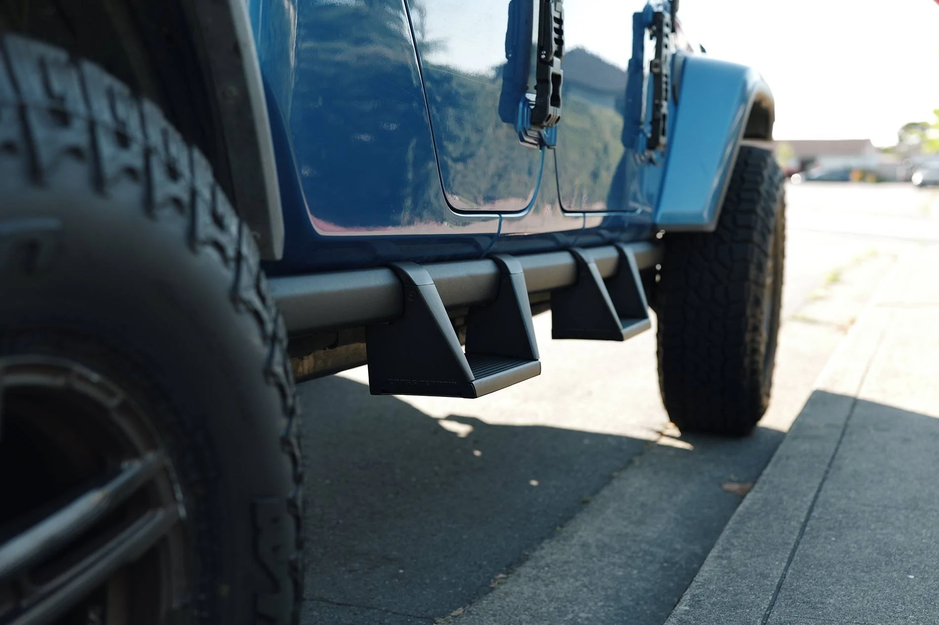 Jeep Gladiator Mopar Sliders + NXTGEN Steps L1000023