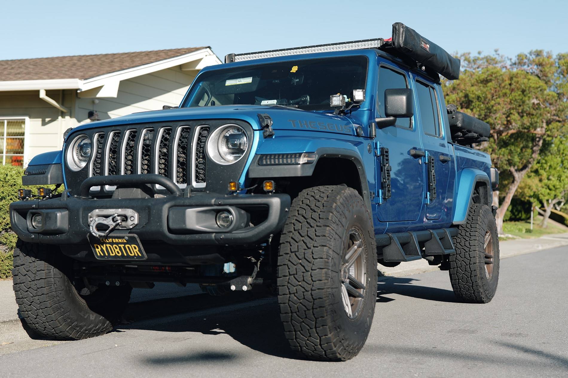 Jeep Gladiator Mopar Sliders + NXTGEN Steps L1000030