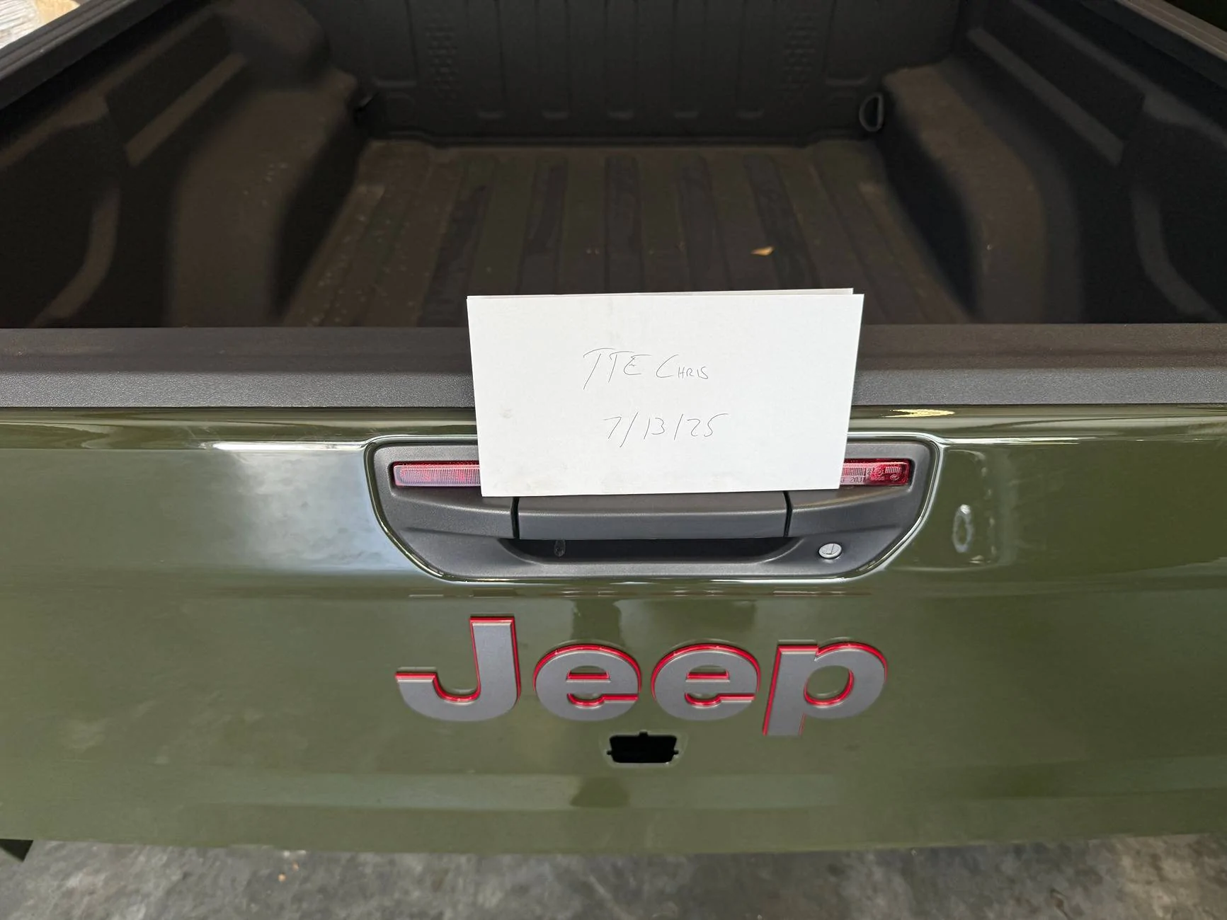 Jeep Gladiator Gladiator Bed: Sarge Green IMG_8021