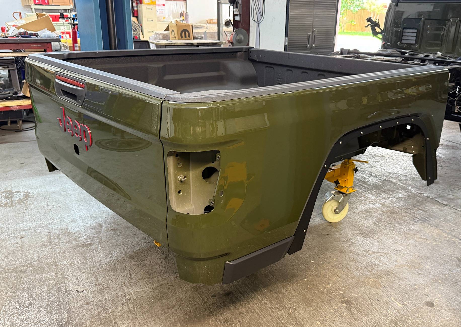 Jeep Gladiator Gladiator Bed: Sarge Green IMG_8015