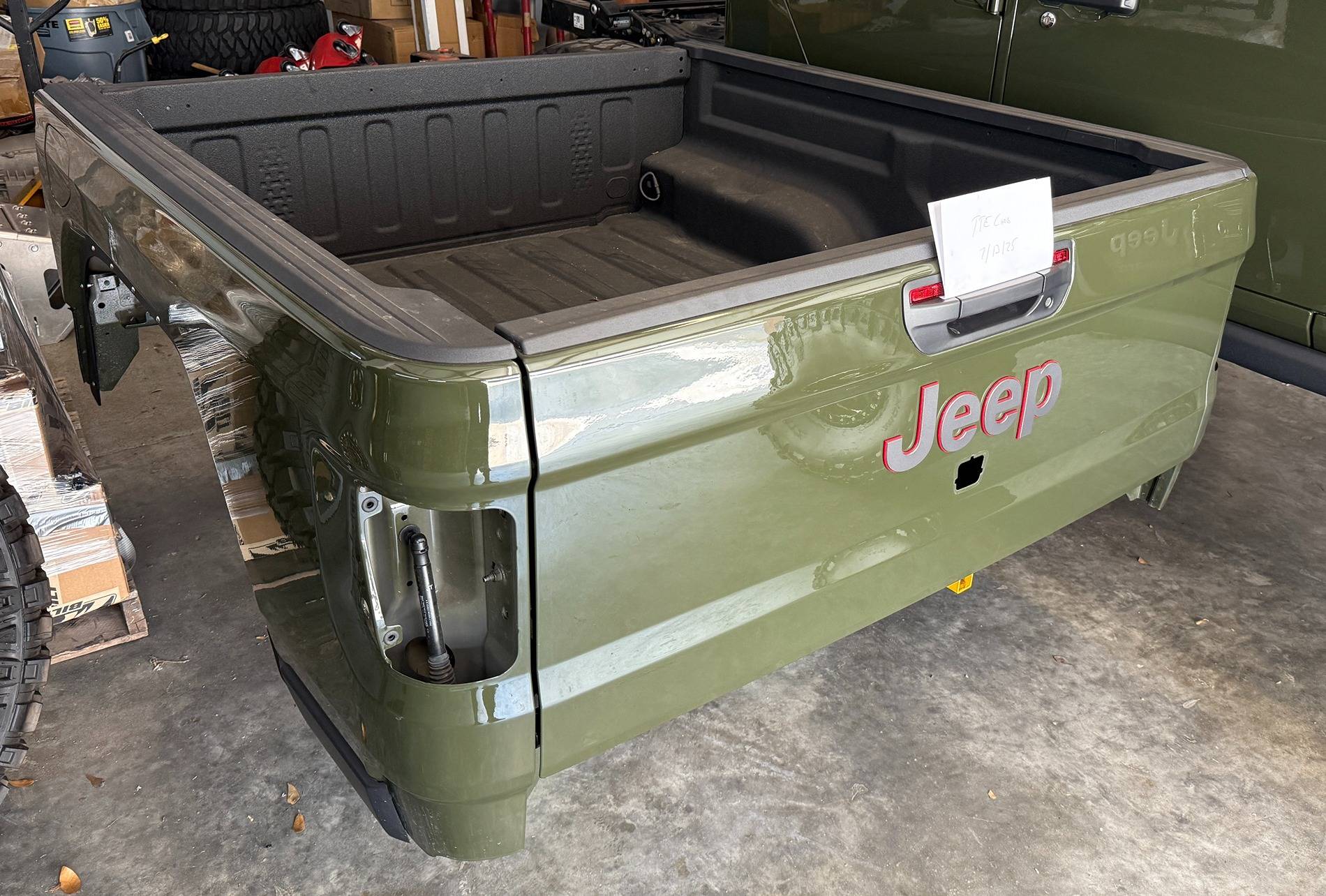 Jeep Gladiator Gladiator Bed: Sarge Green IMG_8022