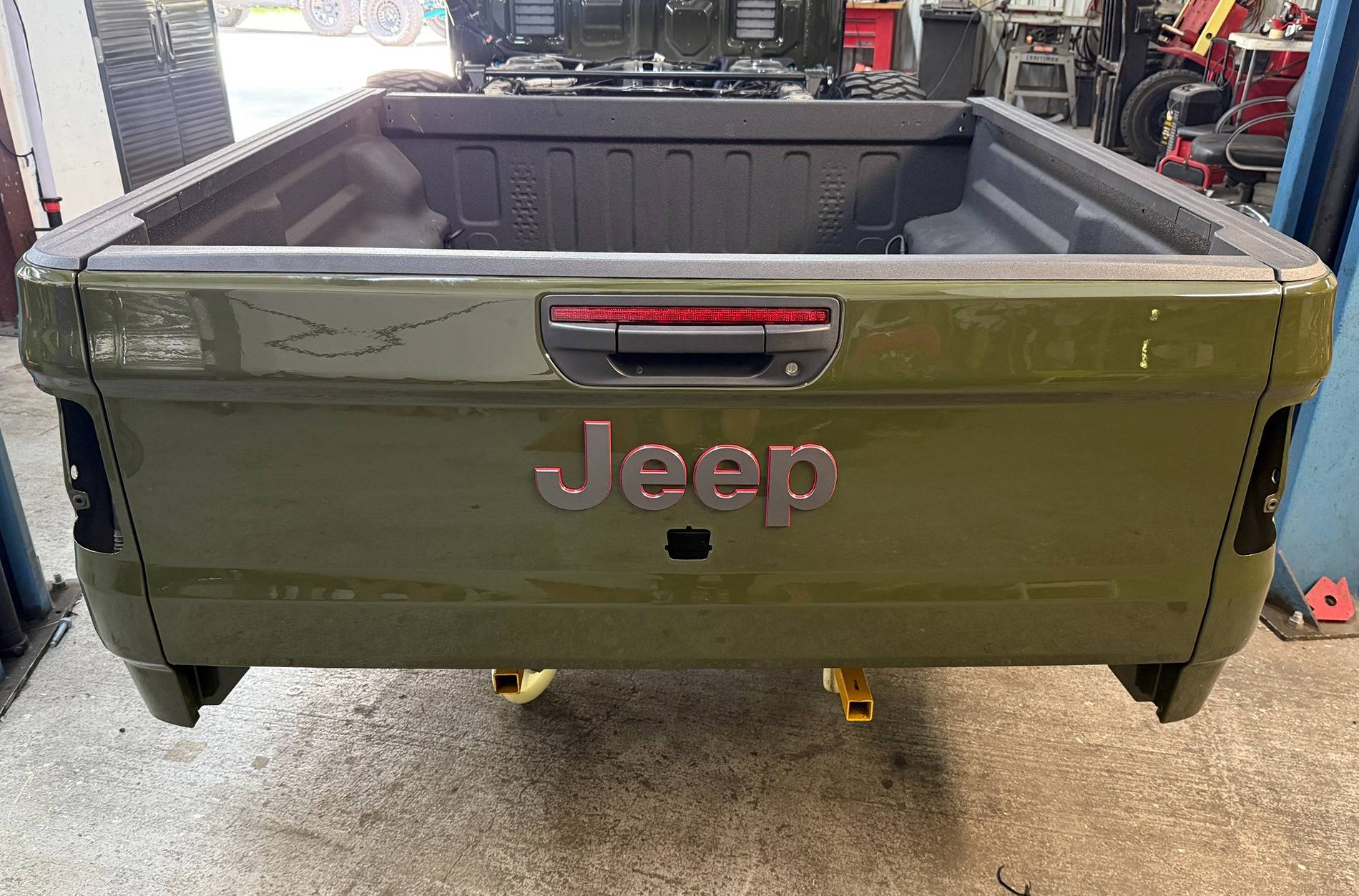 Jeep Gladiator Gladiator Bed: Sarge Green IMG_8016