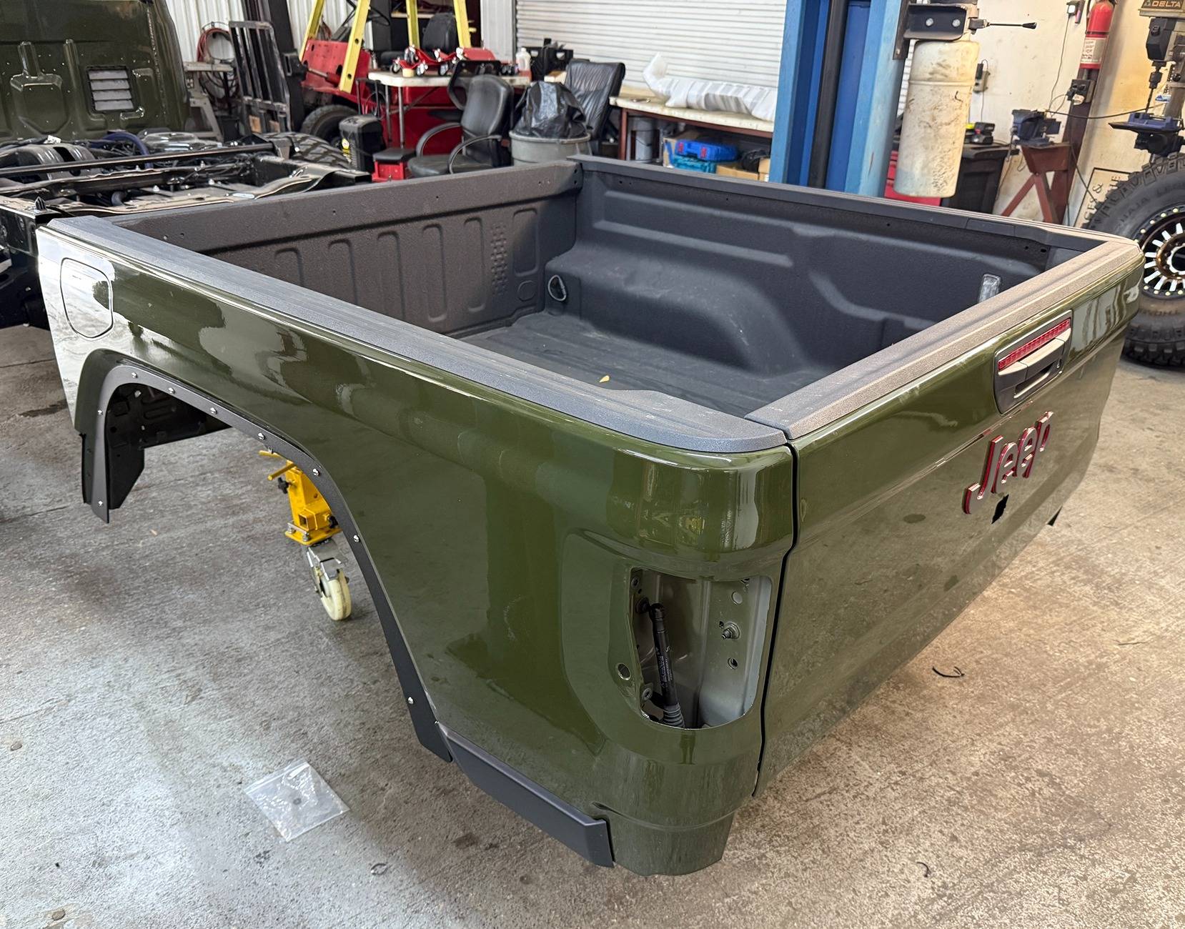 Jeep Gladiator Gladiator Bed: Sarge Green IMG_8017