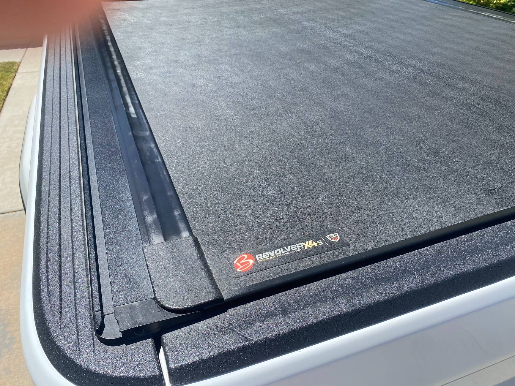 Jeep Gladiator BAK Revolver X4 Hard Roll-Up Tonneau Cover w/ T-Slot Rails IMG_9204 (1)