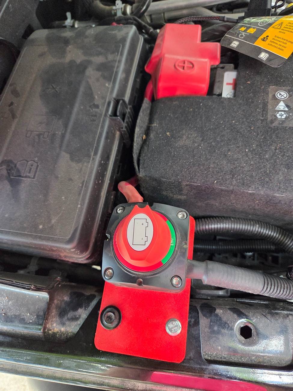 Jeep Gladiator Winch battery disconnect and circuit breaker? 20250627_112920