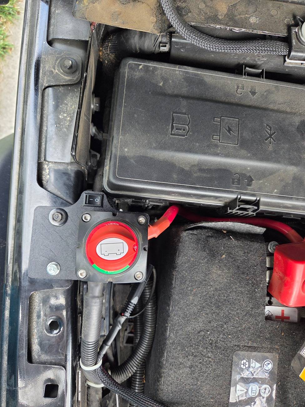 Jeep Gladiator Winch battery disconnect and circuit breaker? 20250712_100708