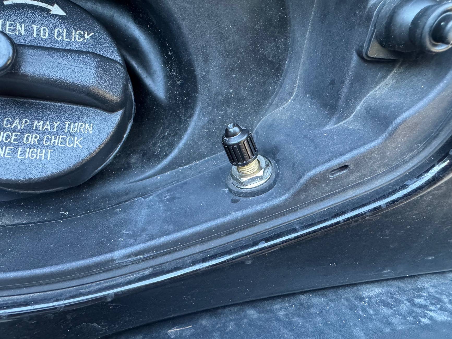 Jeep Gladiator Rear air bag fill fitting location? IMG_2583