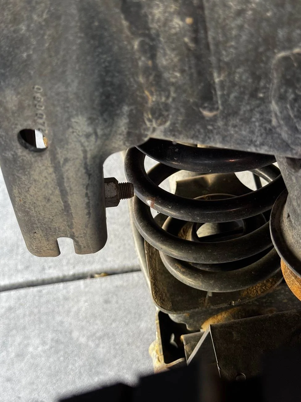 Jeep Gladiator Clayton 3.5” - rear coil rubbing on… bolt? IMG_8146