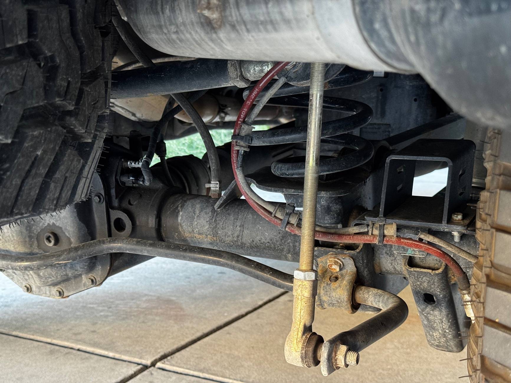 Jeep Gladiator Clayton 3.5” - rear coil rubbing on… bolt? IMG_8151