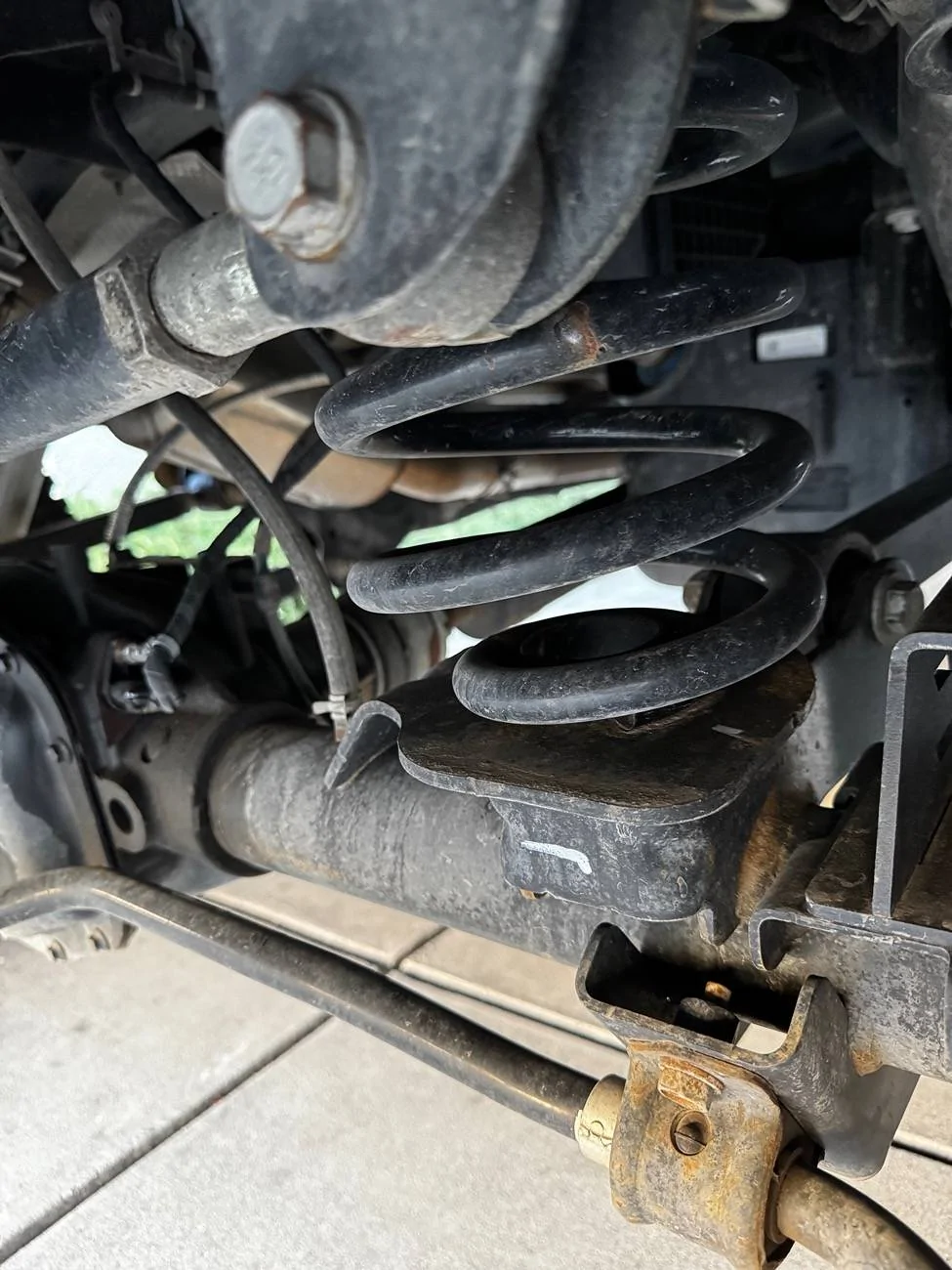 Jeep Gladiator Clayton 3.5” - rear coil rubbing on… bolt? IMG_8152