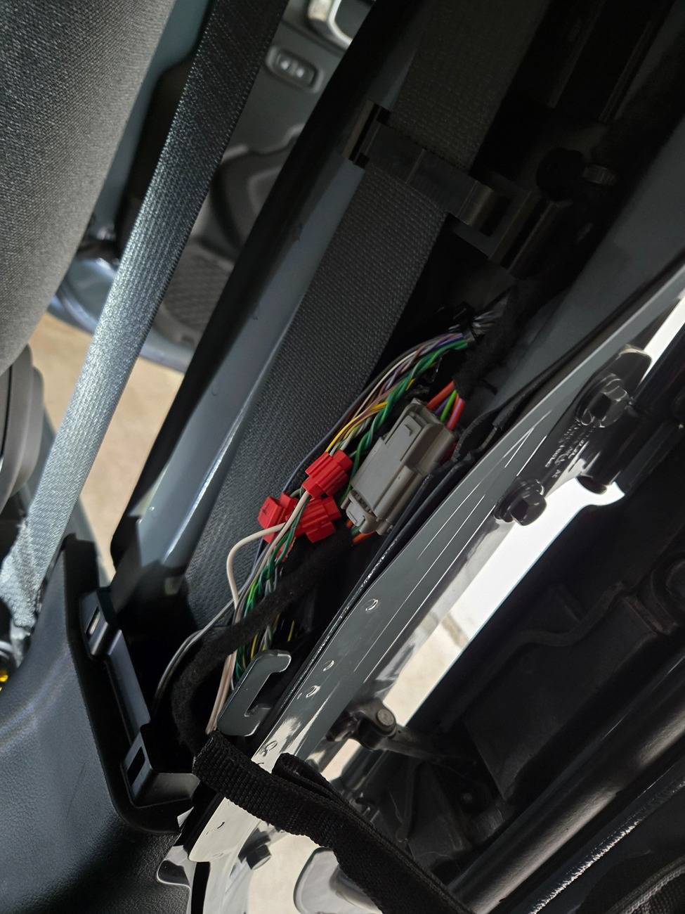 Jeep Gladiator Anyone tried installing the oem subwoofer and amplifier to their gladiator? 20250425_120719