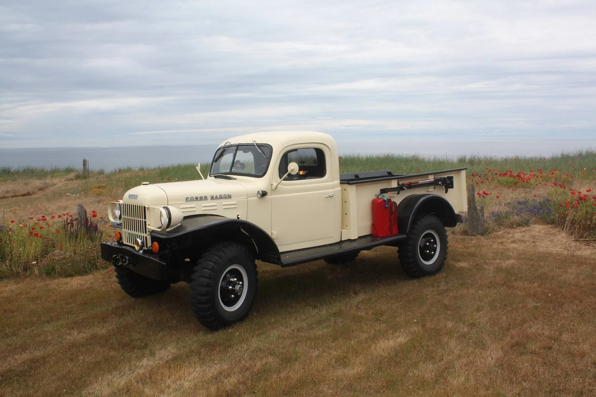 Jeep Gladiator What’s in Your Garage (Besides Your Cool Gladiator)? Let's Share!🚗🛠️ IMG_2646