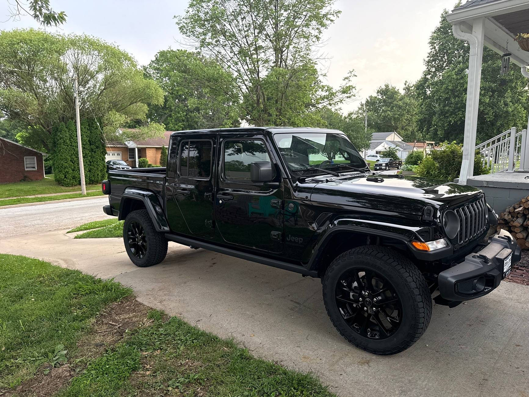 Jeep Gladiator HELP ME DECIDE - 35" vs 285/75/17 IMG_6571