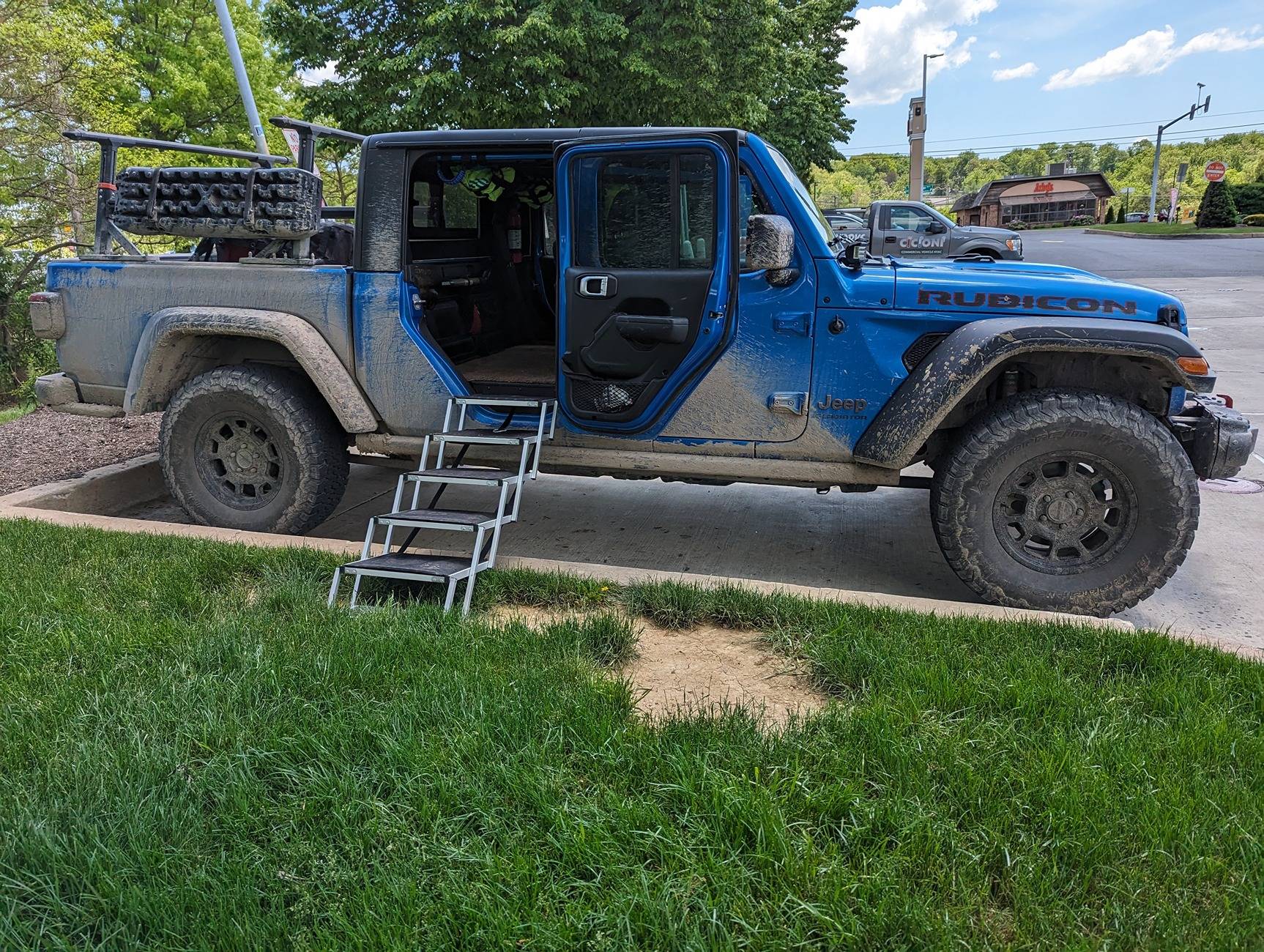 Jeep Gladiator Measurements of the rear seat and doors PXL_20240521_164955932