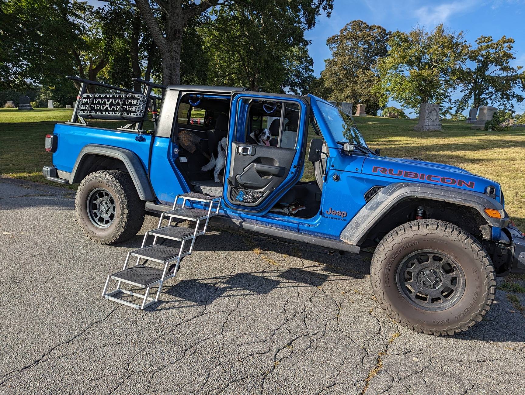 Jeep Gladiator Measurements of the rear seat and doors PXL_20230902_211406755.MP