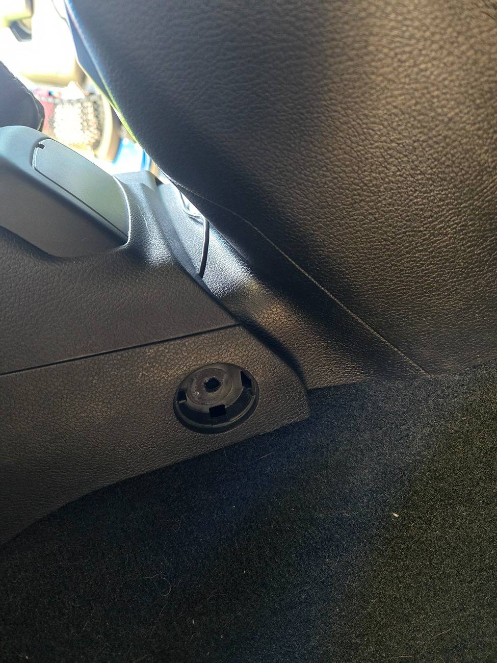 Jeep Gladiator Kicker 51HS10 Hideaway Sub Install (non-Alpine) 20250719_071315