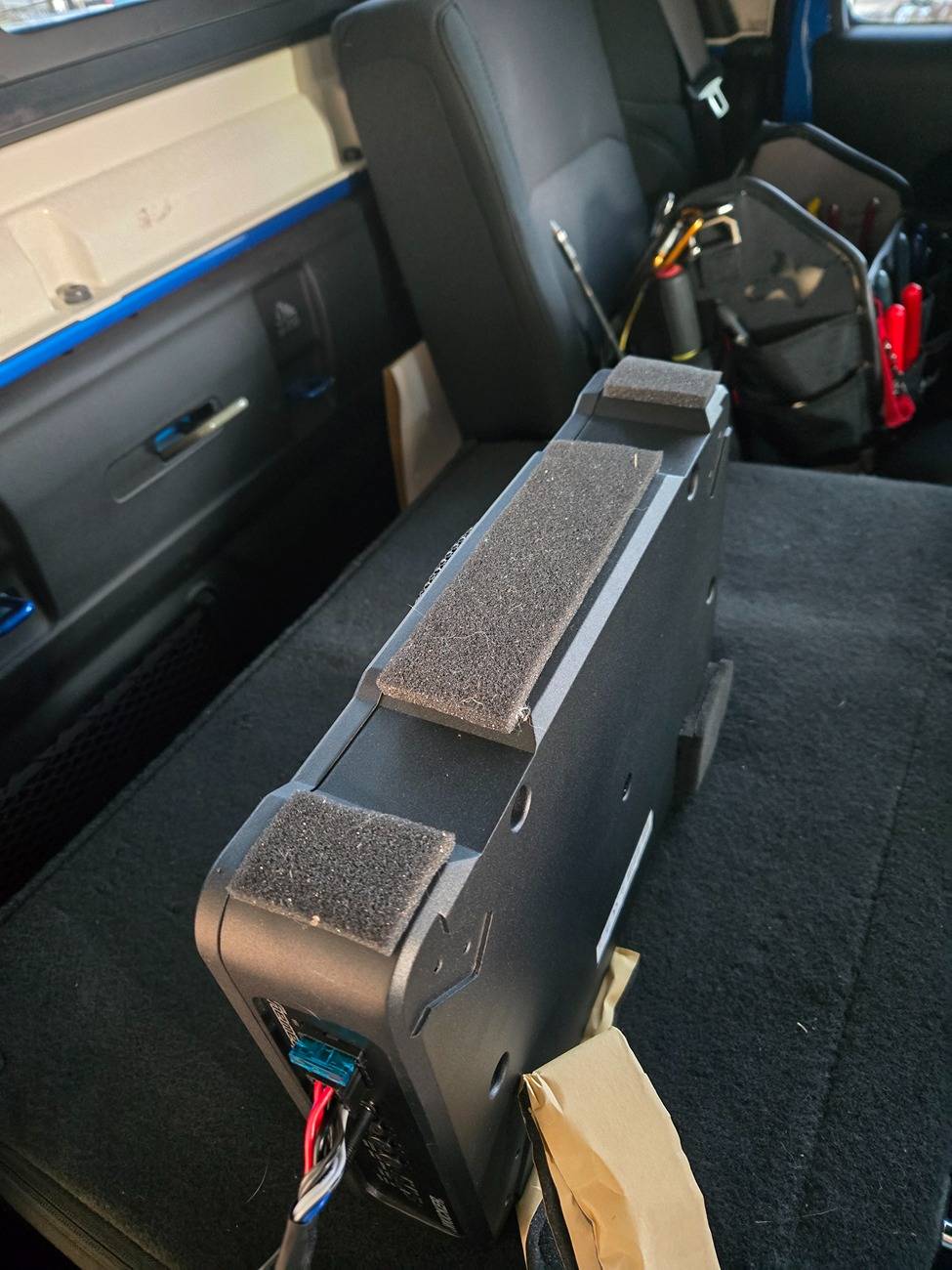 Jeep Gladiator Kicker 51HS10 Hideaway Sub Install (non-Alpine) 20250719_064914