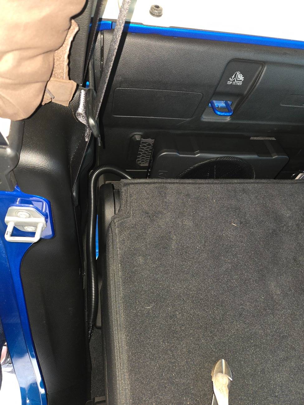 Jeep Gladiator Kicker 51HS10 Hideaway Sub Install (non-Alpine) 20250719_065514
