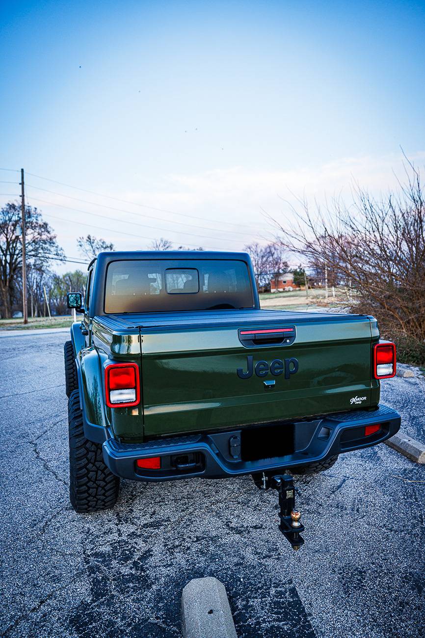 Jeep Gladiator 2023 Jeep Gladiator REDUCED Jeep-17