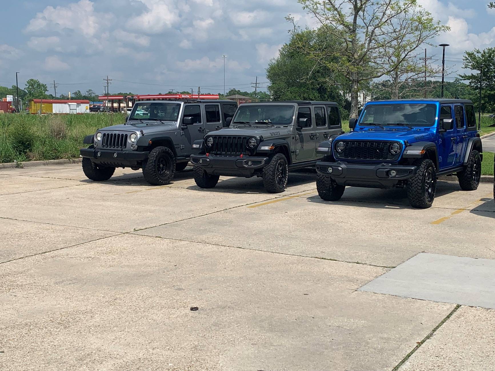 Jeep Gladiator What’s in Your Garage (Besides Your Cool Gladiator)? Let's Share!🚗🛠️ trio jee