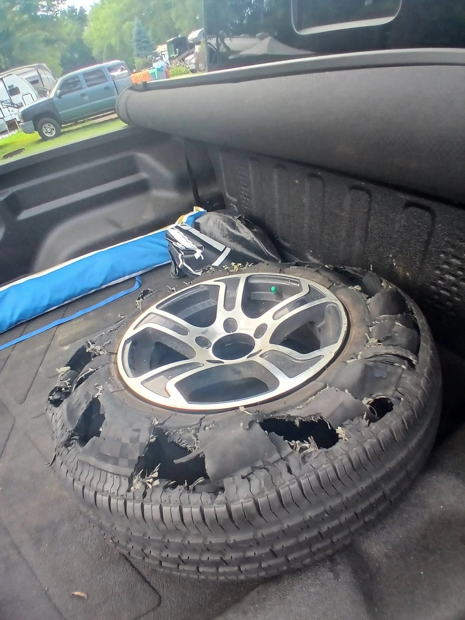 Jeep Gladiator PSA...Check your  trailer tires... blow out