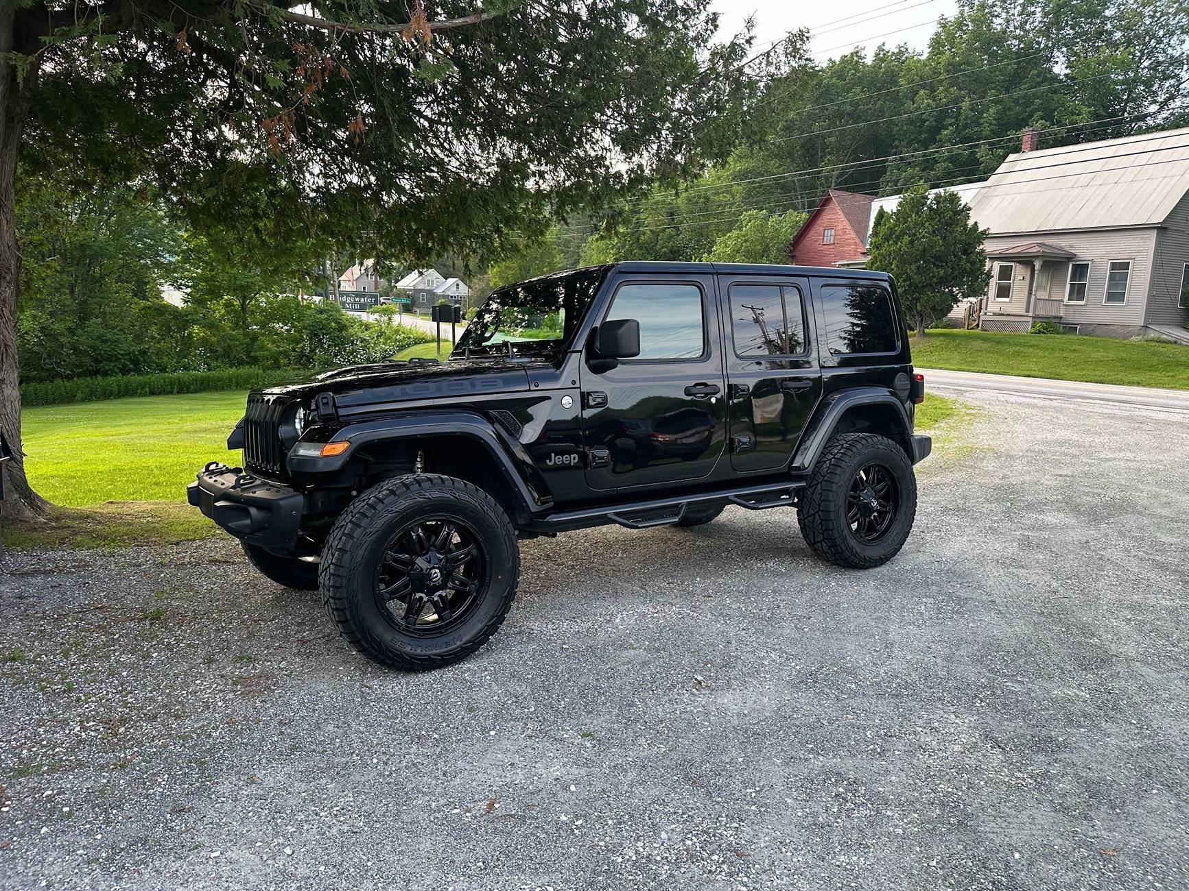 Jeep Gladiator 35" Tires w / 20"x9" Fuel Rims - x5 - Rims/Tire Package IMG_4247