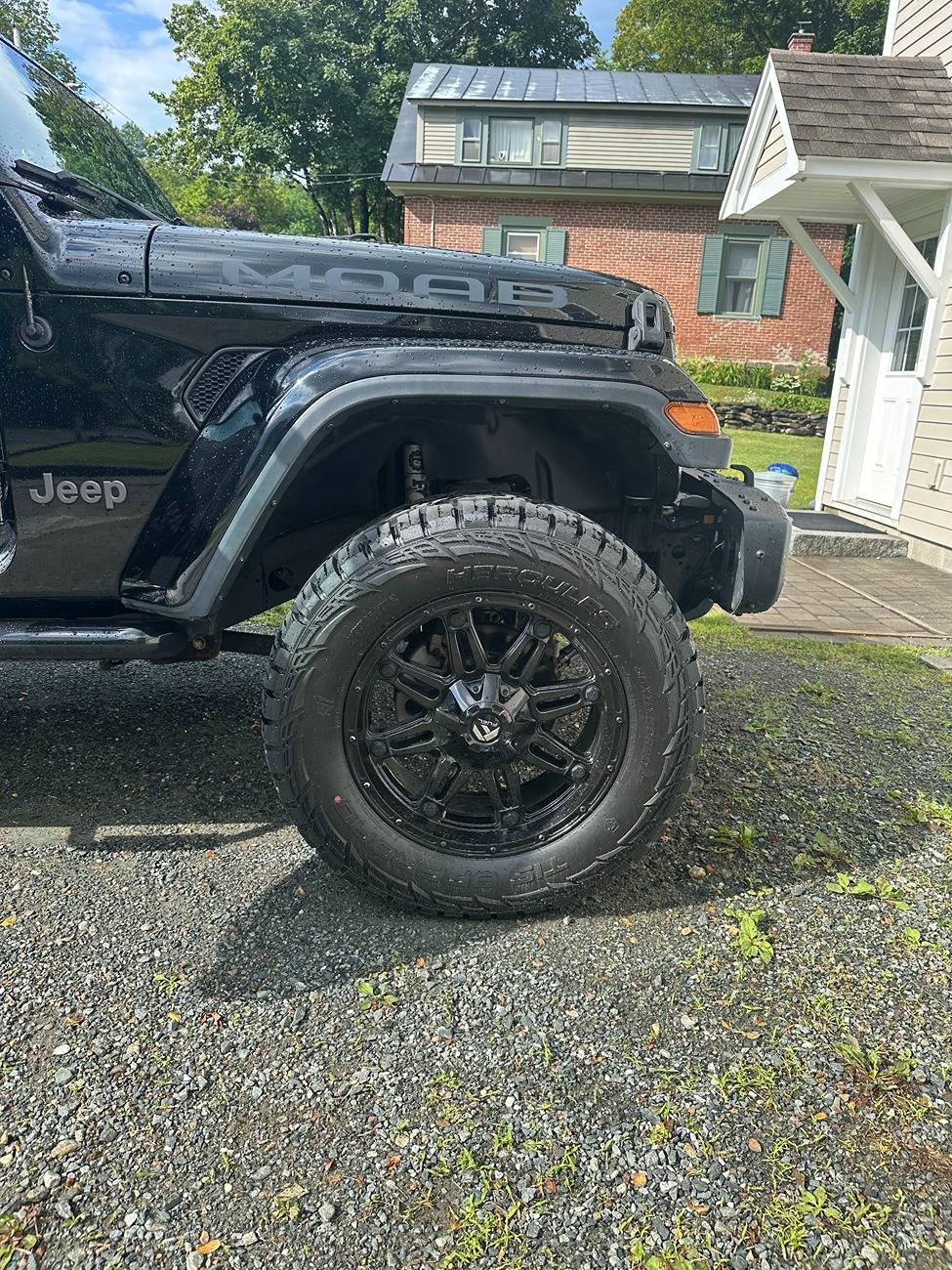 Jeep Gladiator 35" Tires w / 20"x9" Fuel Rims - x5 - Rims/Tire Package IMG_4249